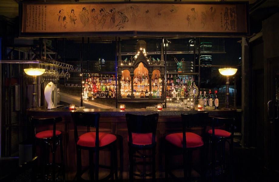 Smalls: Intimate Vibes and Expert Mixology