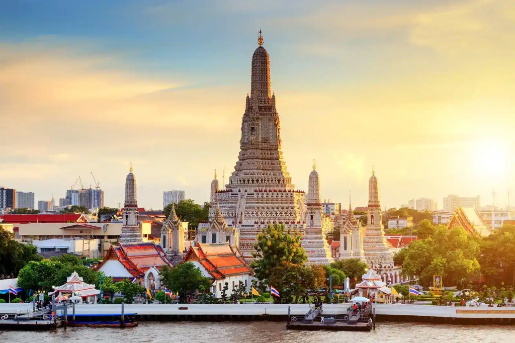 Wat Arun (Temple of Dawn)