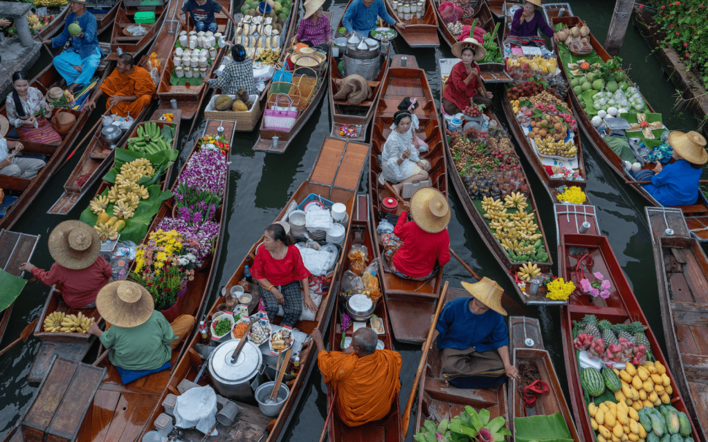 Damnoen Saduak Floating Market