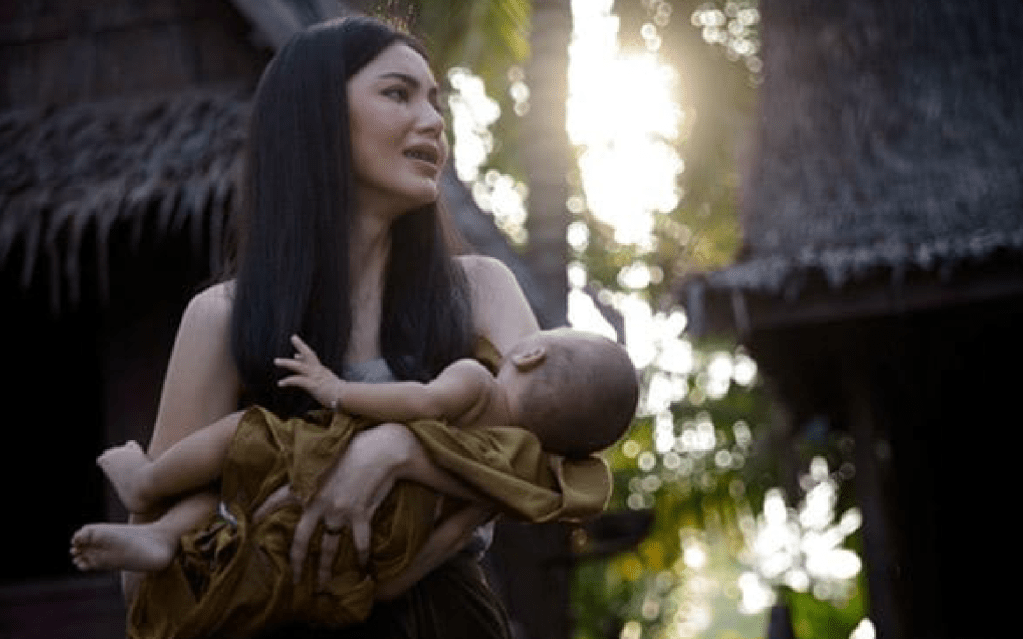 Mae Nak carrying her baby in the movie "The Legend of Mae Phra Khanong".